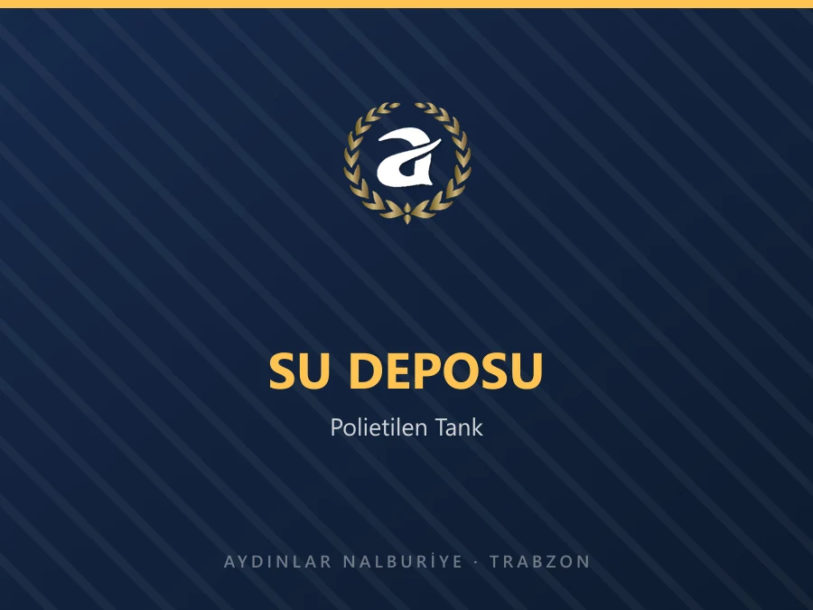 Beyaz ve mavi polietilen su depoları